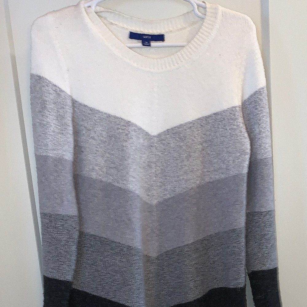 Apt. 9 V-Shape Sweater, Ombré Gray, Medium